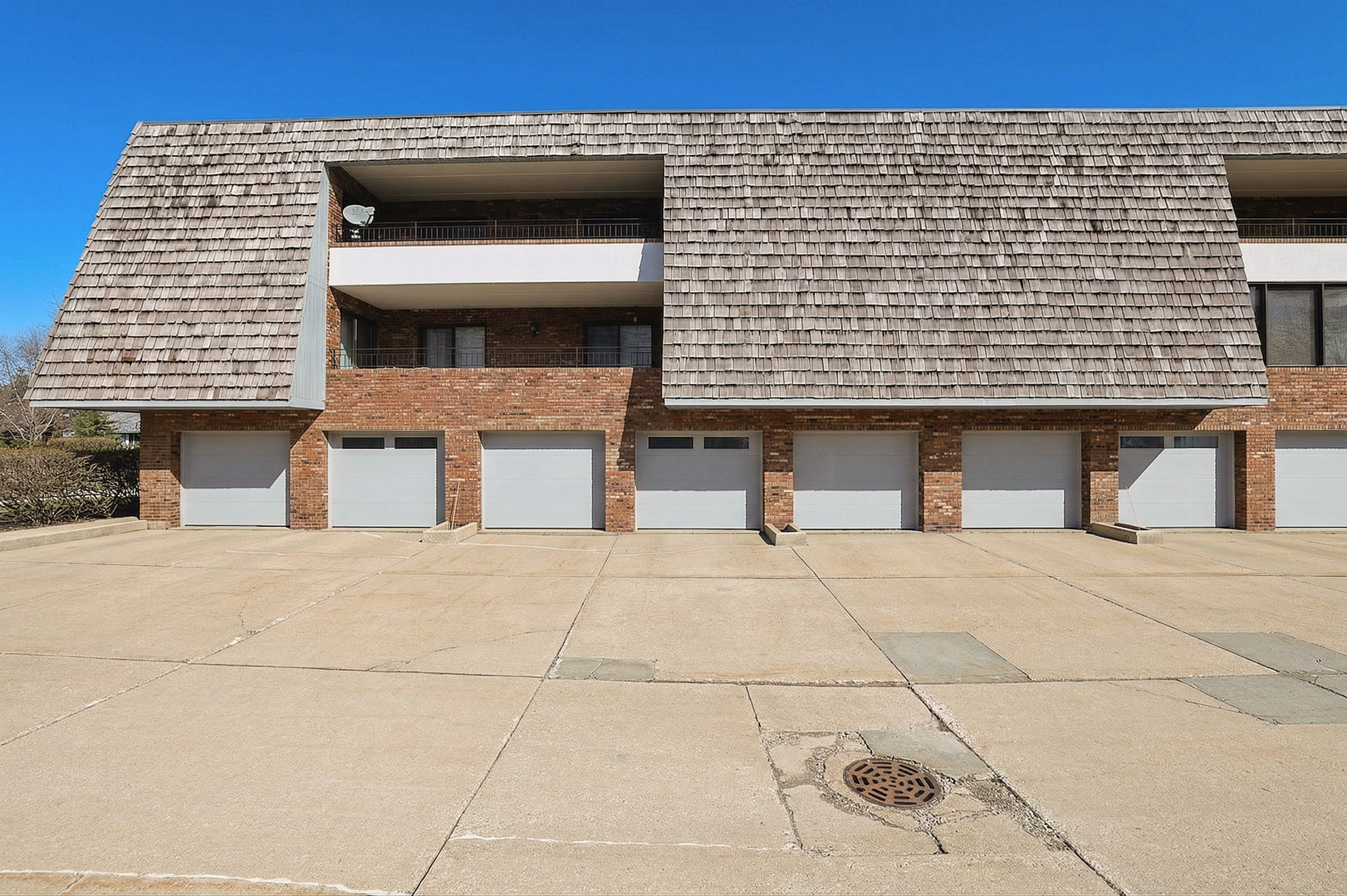 200 Red Top Drive #302, Libertyville, IL 60048