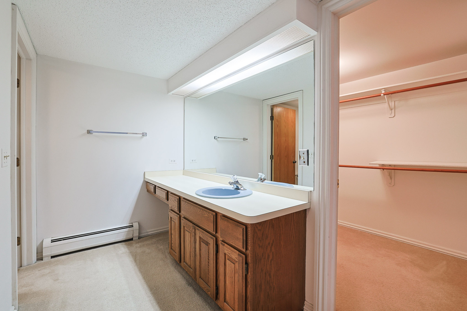 200 Red Top Drive #302, Libertyville, IL 60048