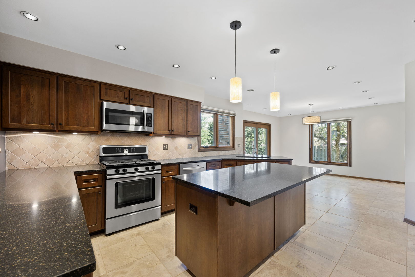 2S534 Danbury Drive, Glen Ellyn, IL 60137