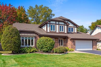 2S534 Danbury Drive, Glen Ellyn, IL 60137