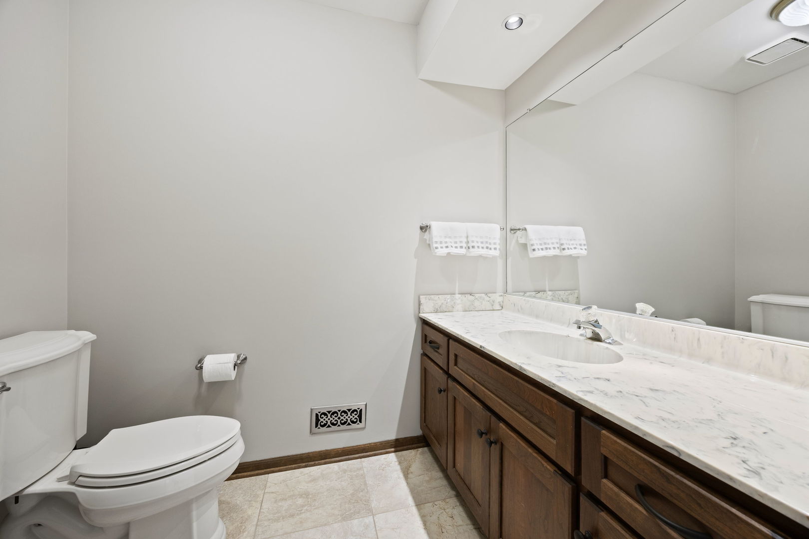 2S534 Danbury Drive, Glen Ellyn, IL 60137