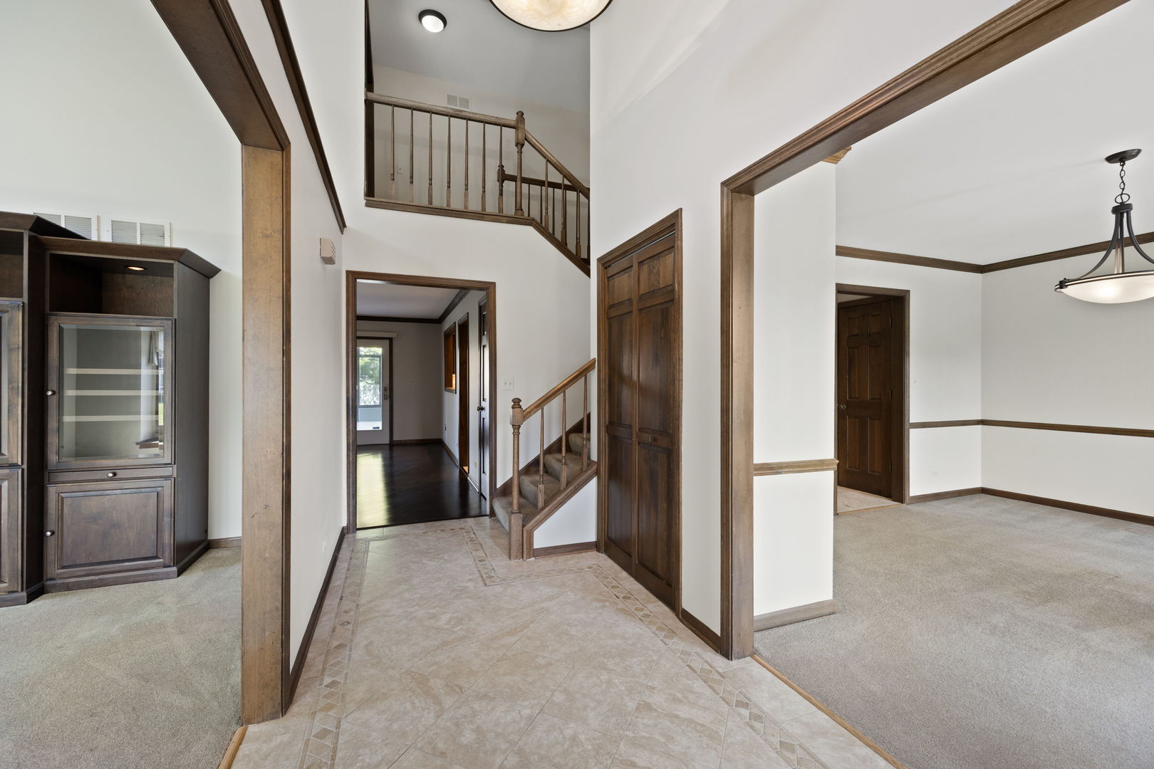 2S534 Danbury Drive, Glen Ellyn, IL 60137