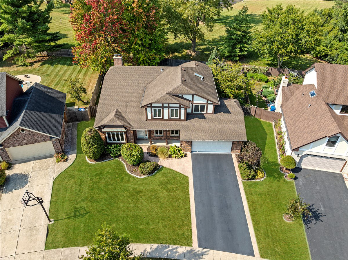 2S534 Danbury Drive, Glen Ellyn, IL 60137