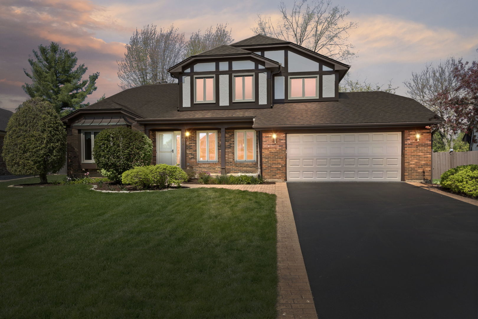 2S534 Danbury Drive, Glen Ellyn, IL 60137