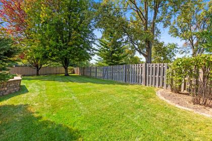 2S534 Danbury Drive, Glen Ellyn, IL 60137