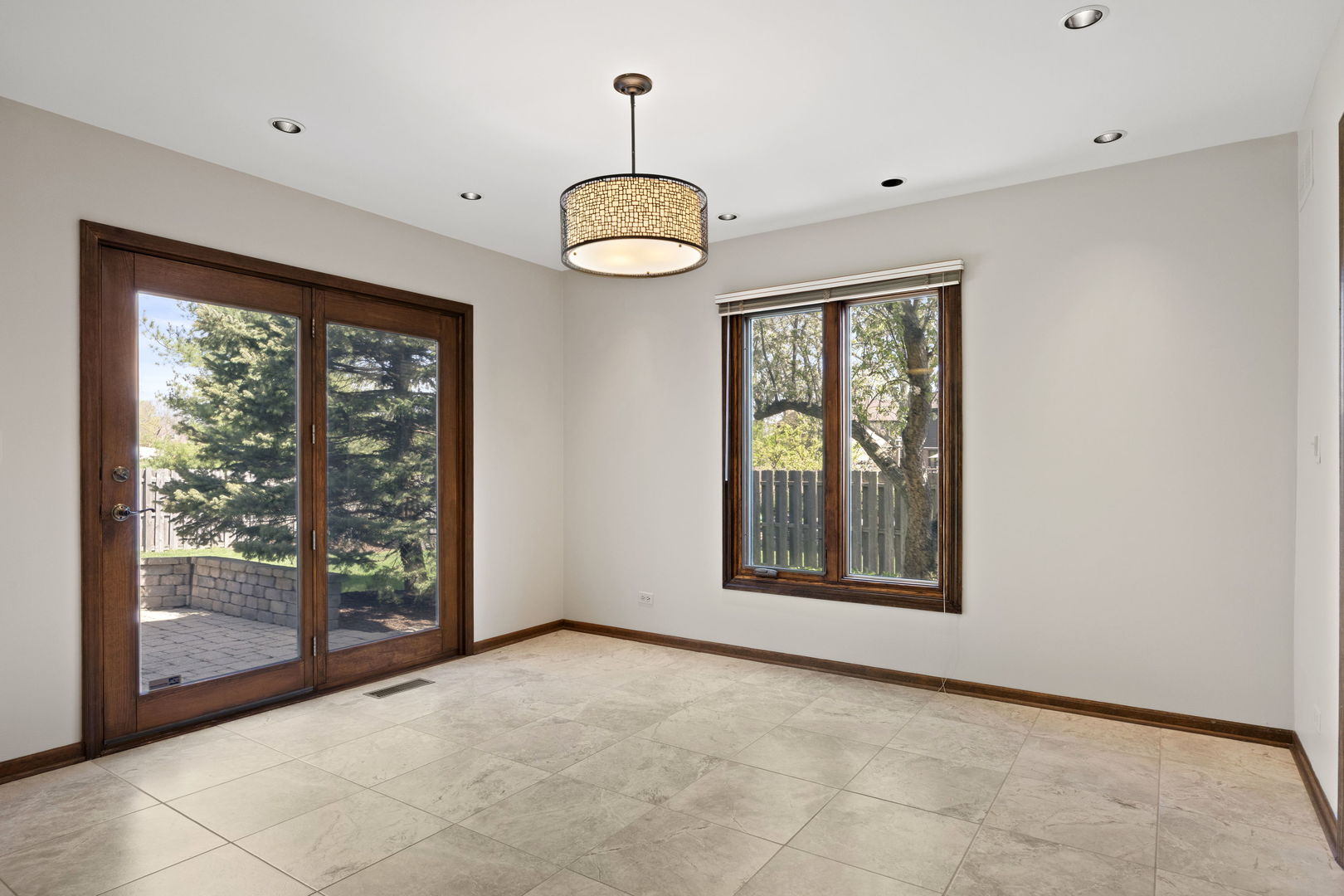 2S534 Danbury Drive, Glen Ellyn, IL 60137