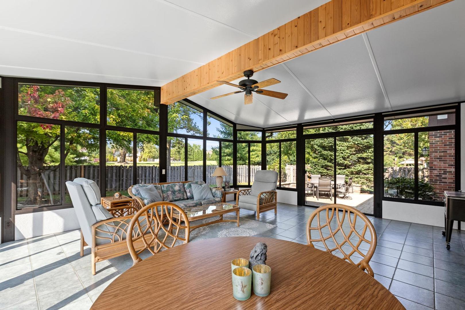 2S534 Danbury Drive, Glen Ellyn, IL 60137