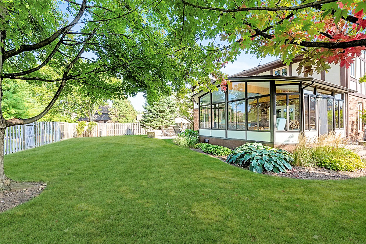 2S534 Danbury Drive, Glen Ellyn, IL 60137