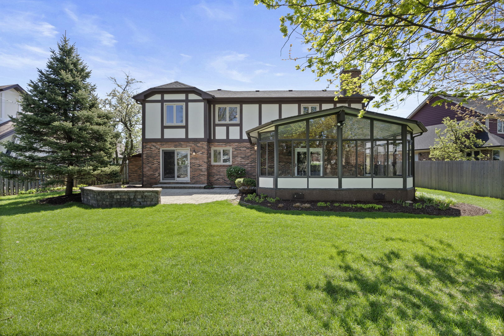 2S534 Danbury Drive, Glen Ellyn, IL 60137