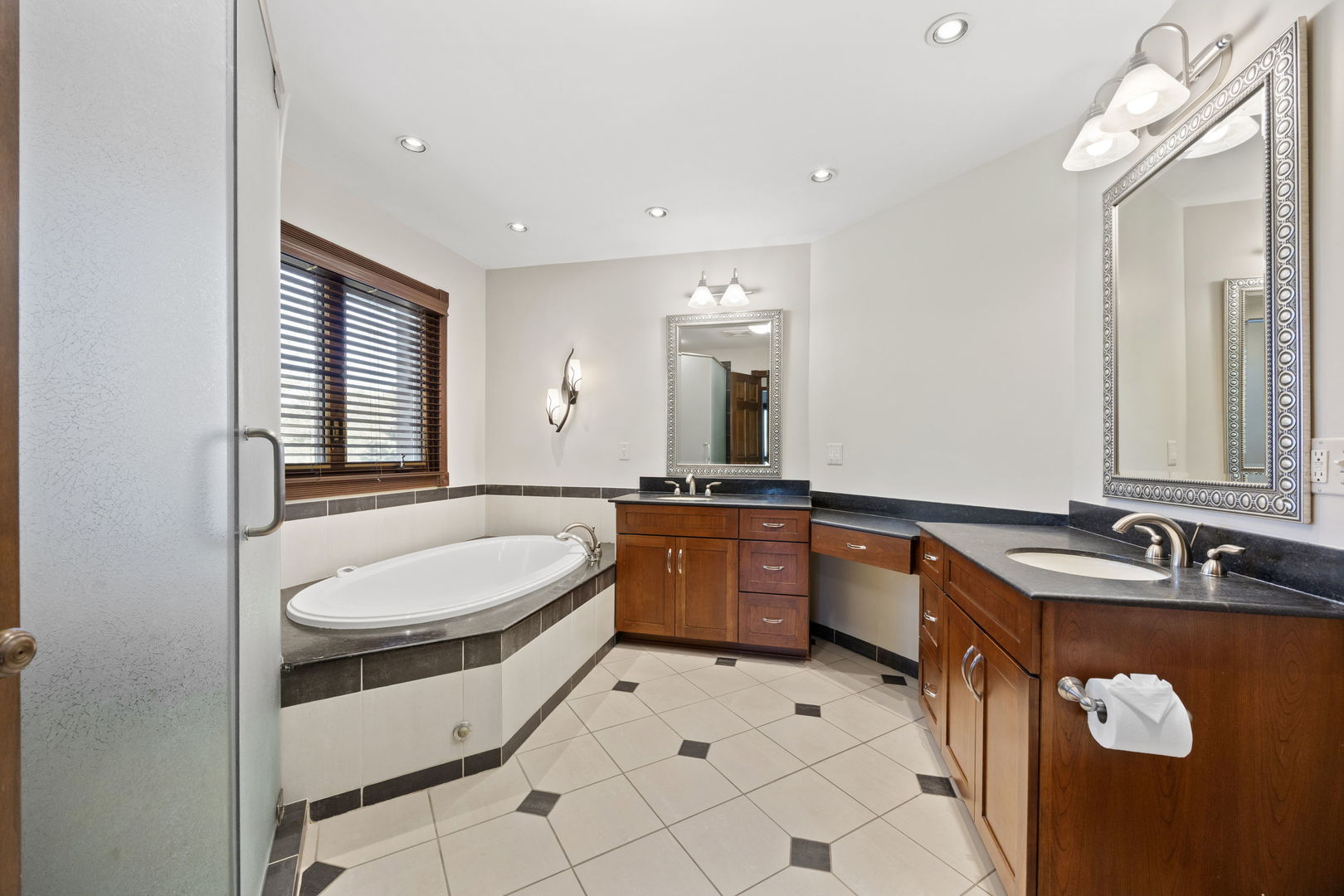 2S534 Danbury Drive, Glen Ellyn, IL 60137