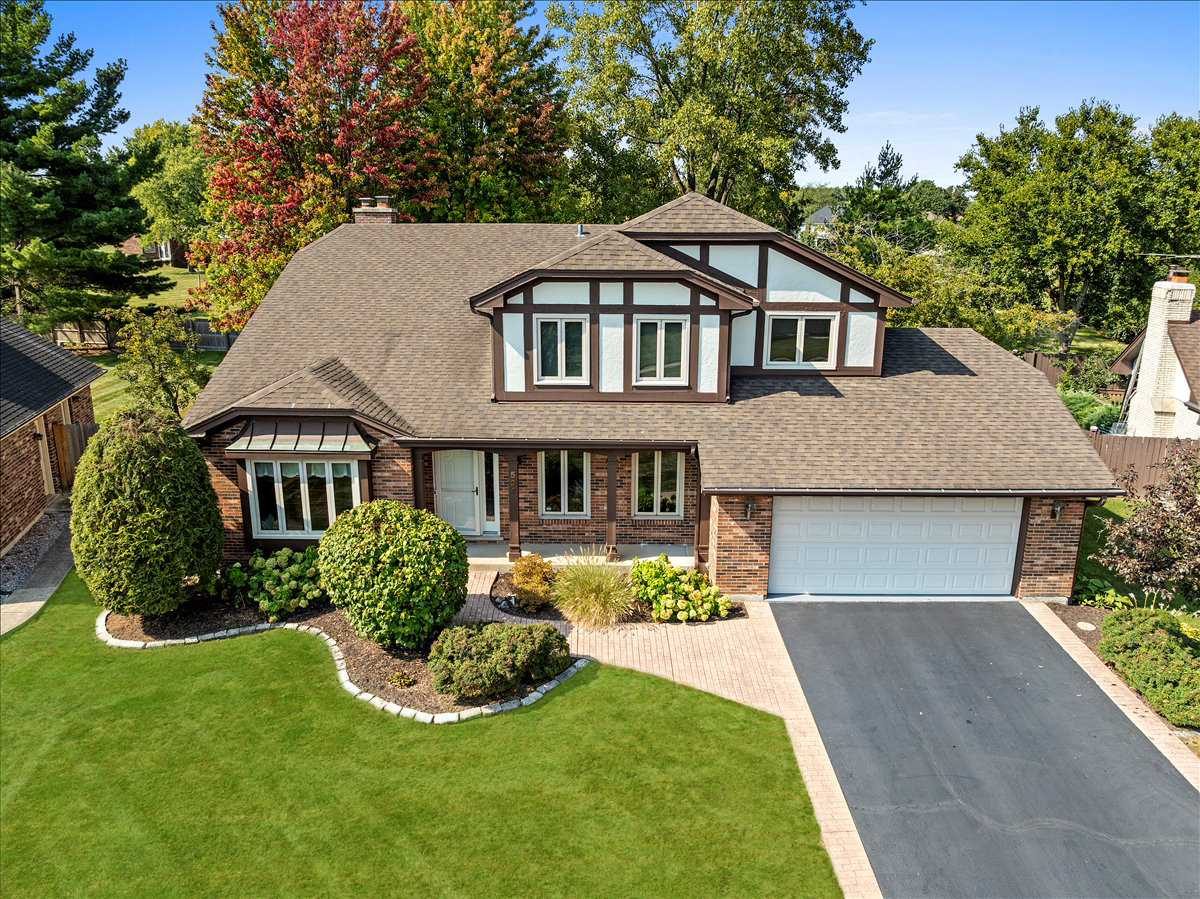 2S534 Danbury Drive, Glen Ellyn, IL 60137