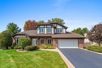 2S534 Danbury Drive, Glen Ellyn, IL 60137