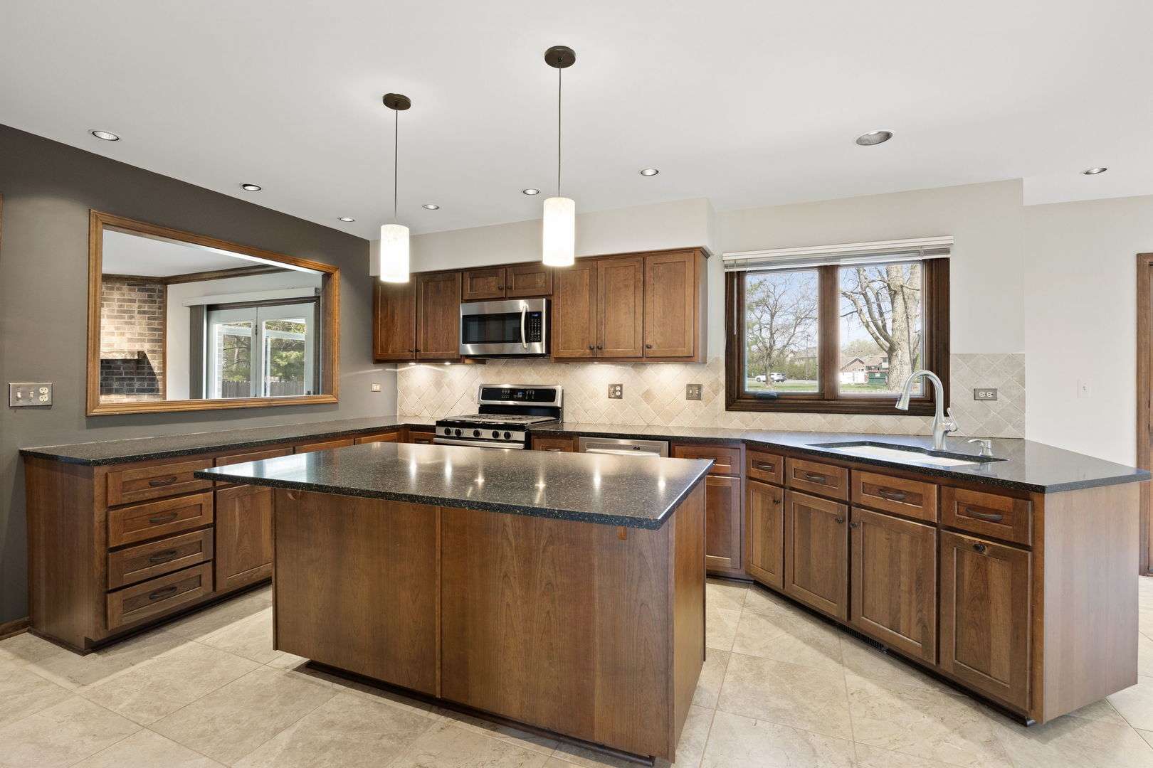 2S534 Danbury Drive, Glen Ellyn, IL 60137