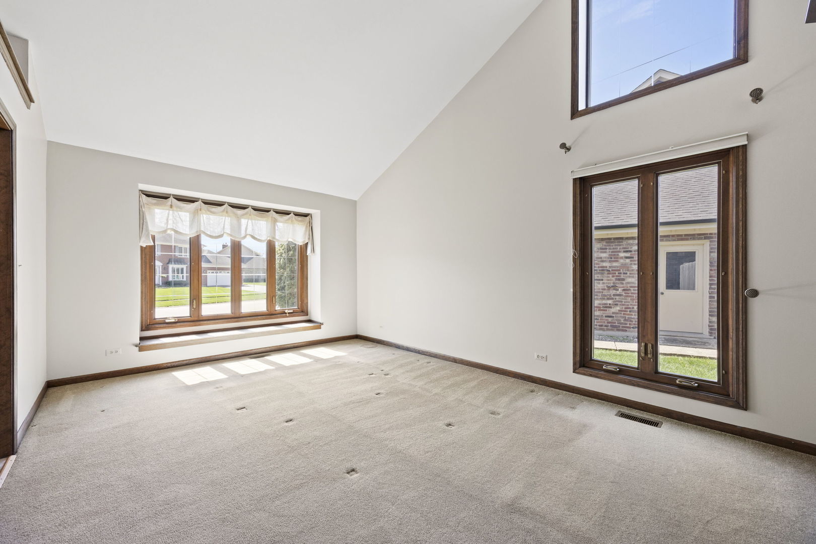 2S534 Danbury Drive, Glen Ellyn, IL 60137