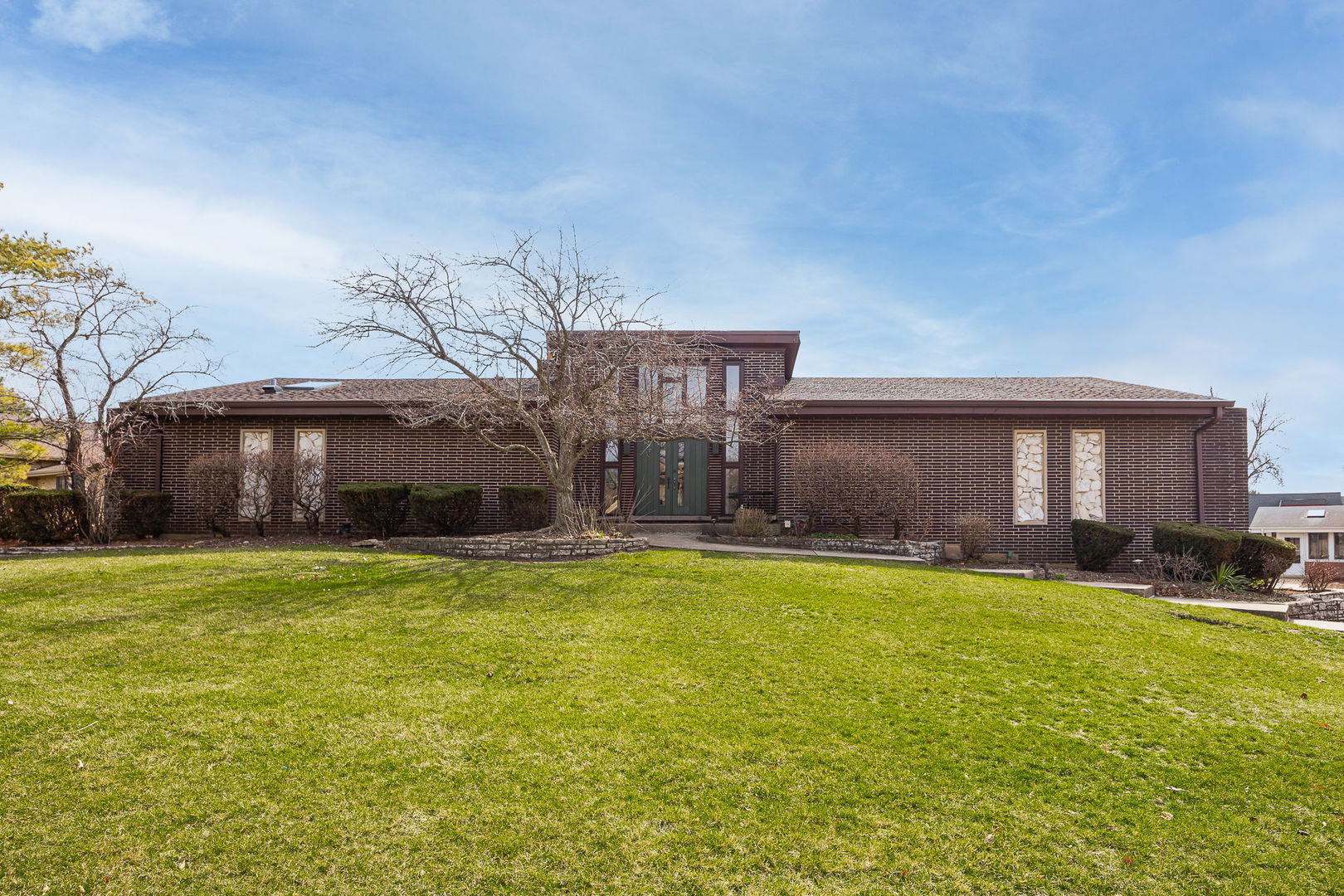 8405 Carriage Green Drive, Darien, IL 60561