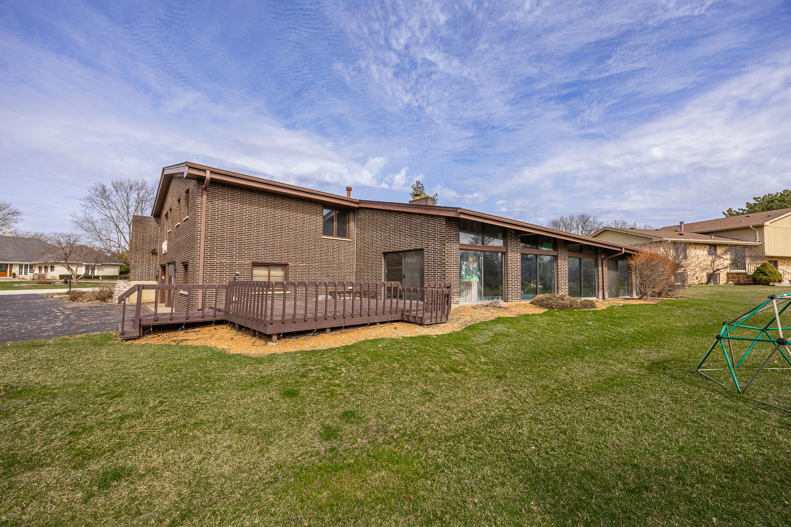 8405 Carriage Green Drive, Darien, IL 60561