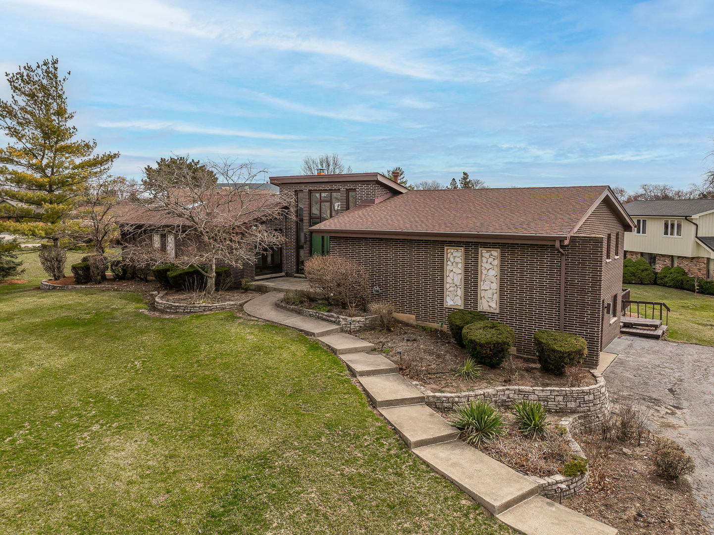 8405 Carriage Green Drive, Darien, IL 60561