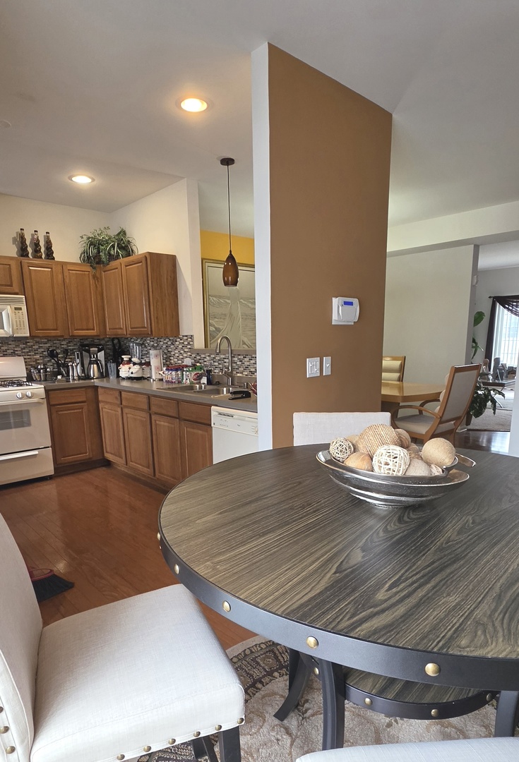 145 Enclave Circle #D, Bolingbrook, IL 60440