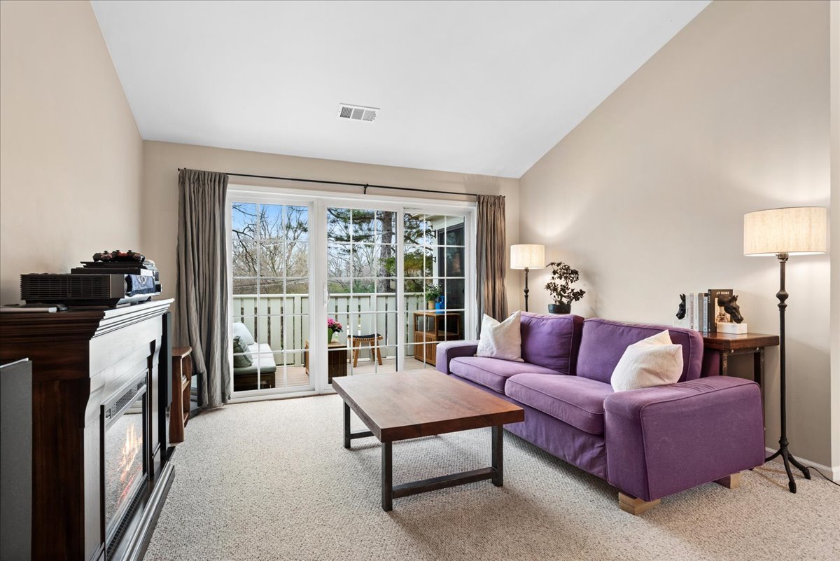 1675 Grosvenor Circle #C, Wheaton, IL 60189