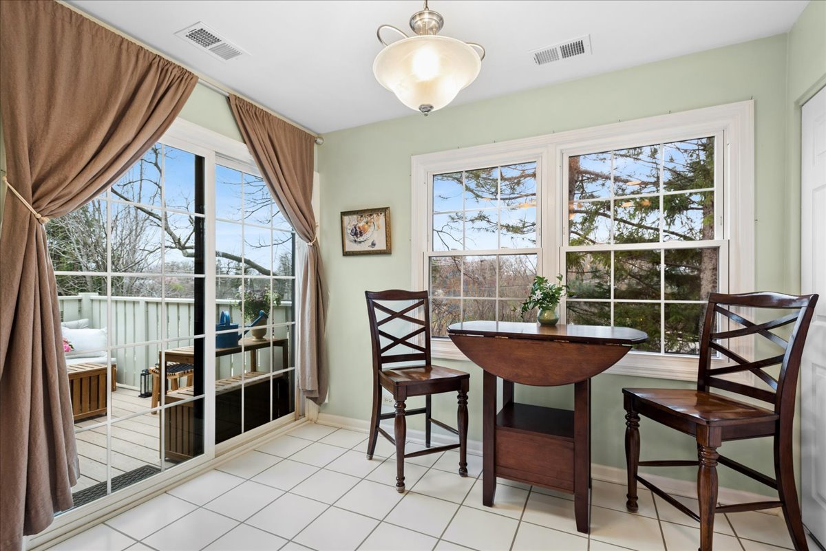 1675 Grosvenor Circle #C, Wheaton, IL 60189