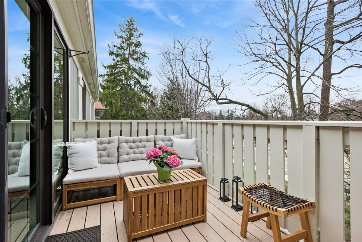 1675 Grosvenor Circle #C, Wheaton, IL 60189