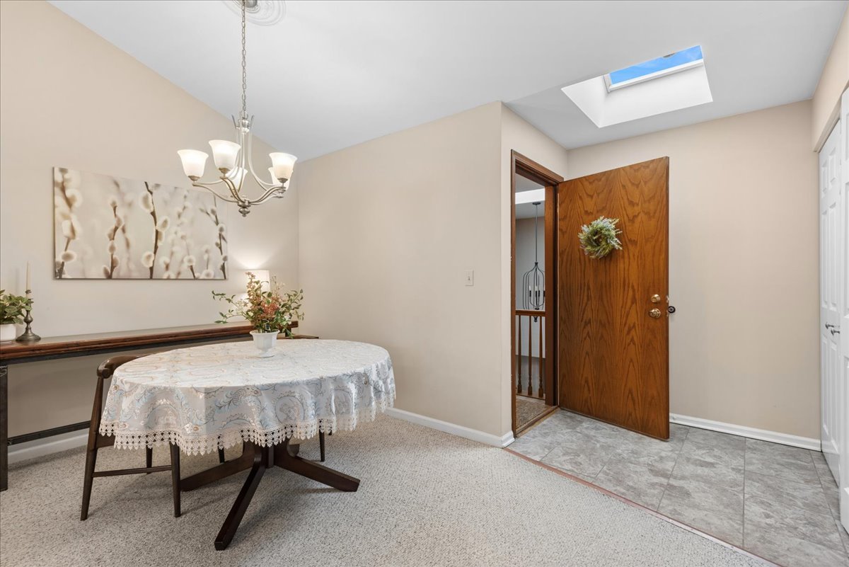 1675 Grosvenor Circle #C, Wheaton, IL 60189