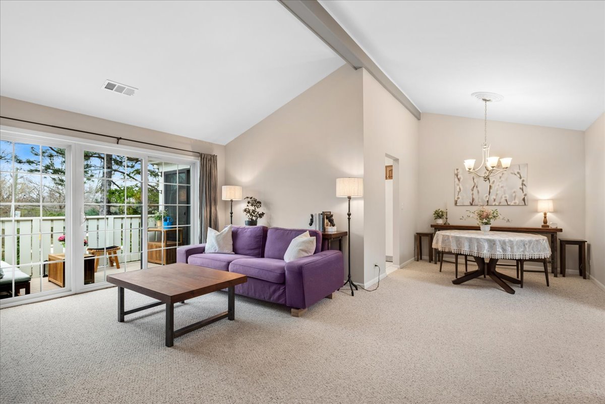 1675 Grosvenor Circle #C, Wheaton, IL 60189