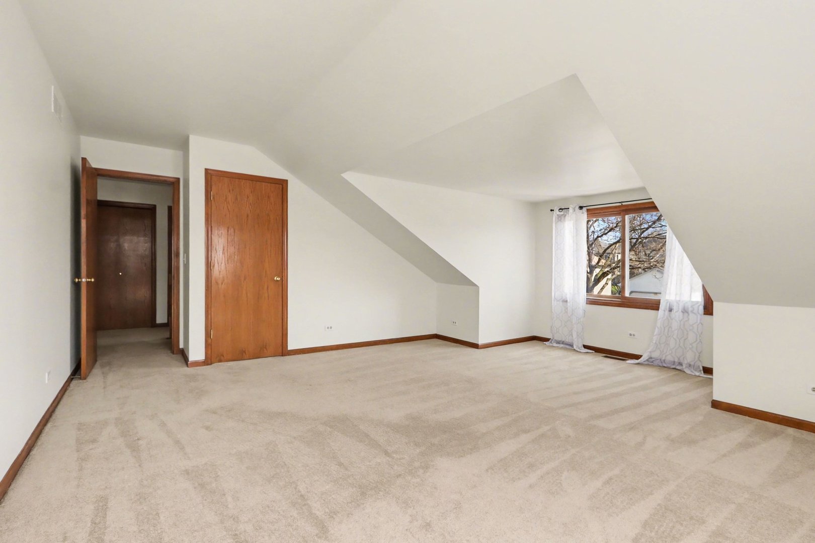 237 Homewood Drive, Bolingbrook, IL 60440