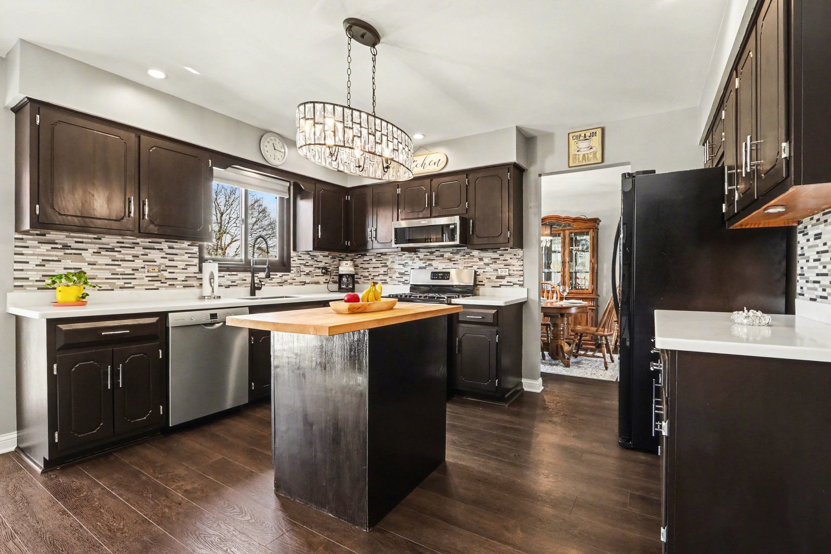 237 Homewood Drive, Bolingbrook, IL 60440