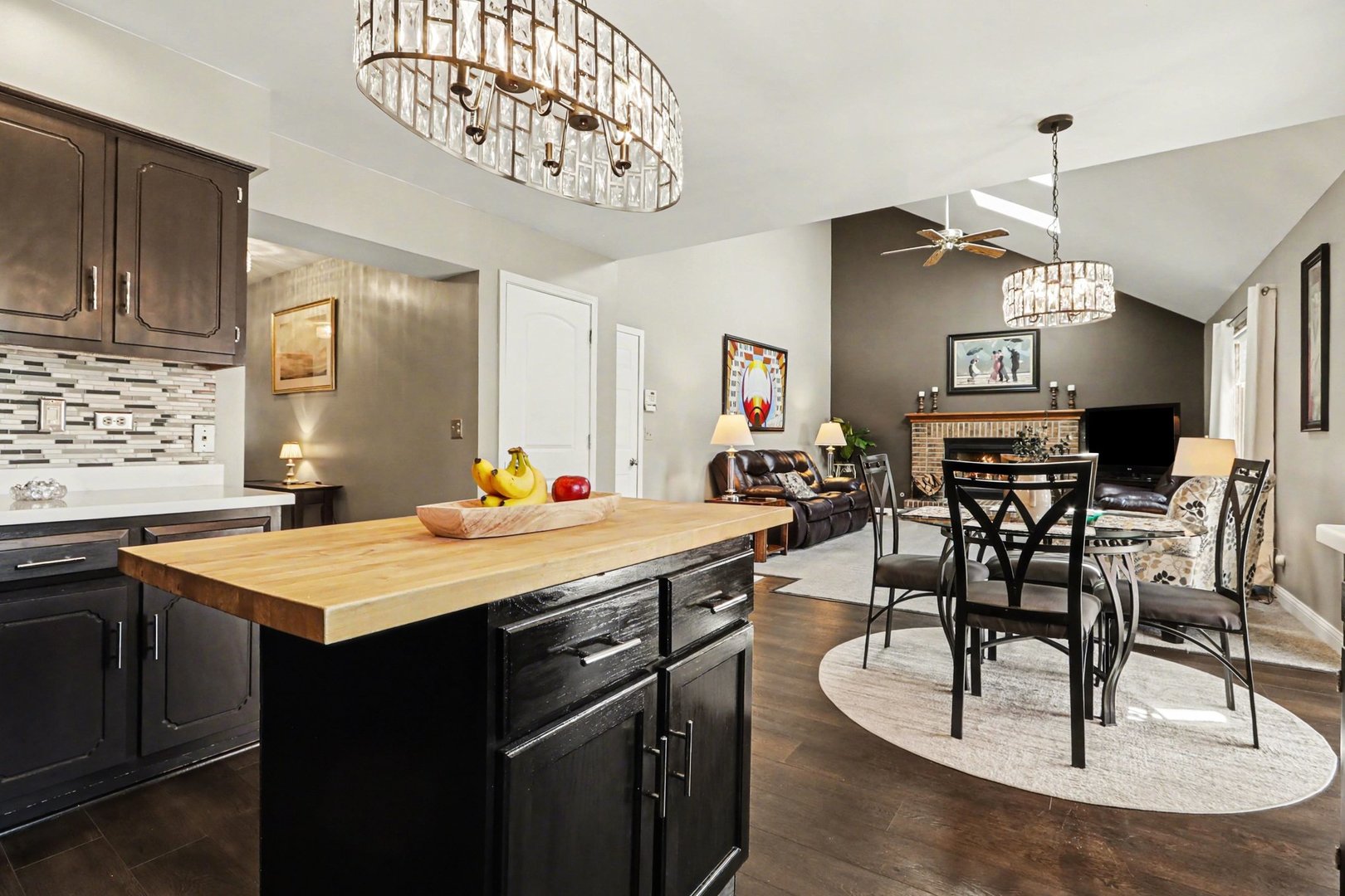 237 Homewood Drive, Bolingbrook, IL 60440