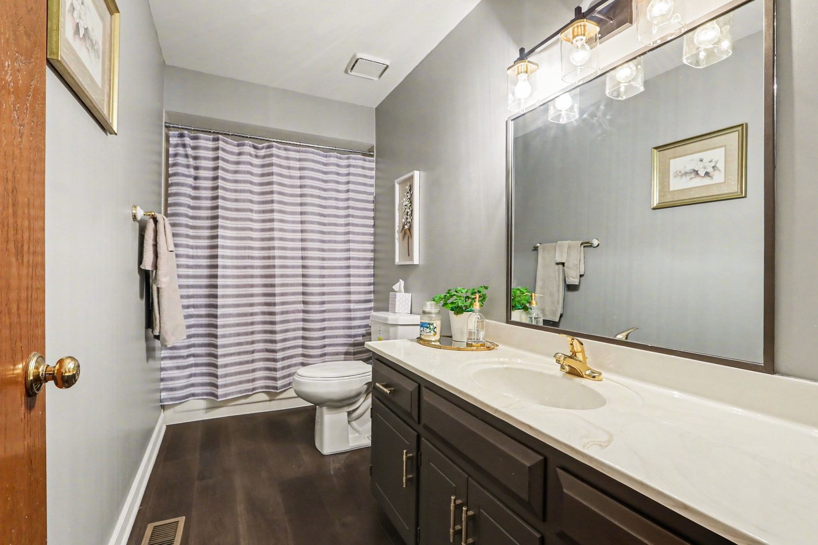 237 Homewood Drive, Bolingbrook, IL 60440