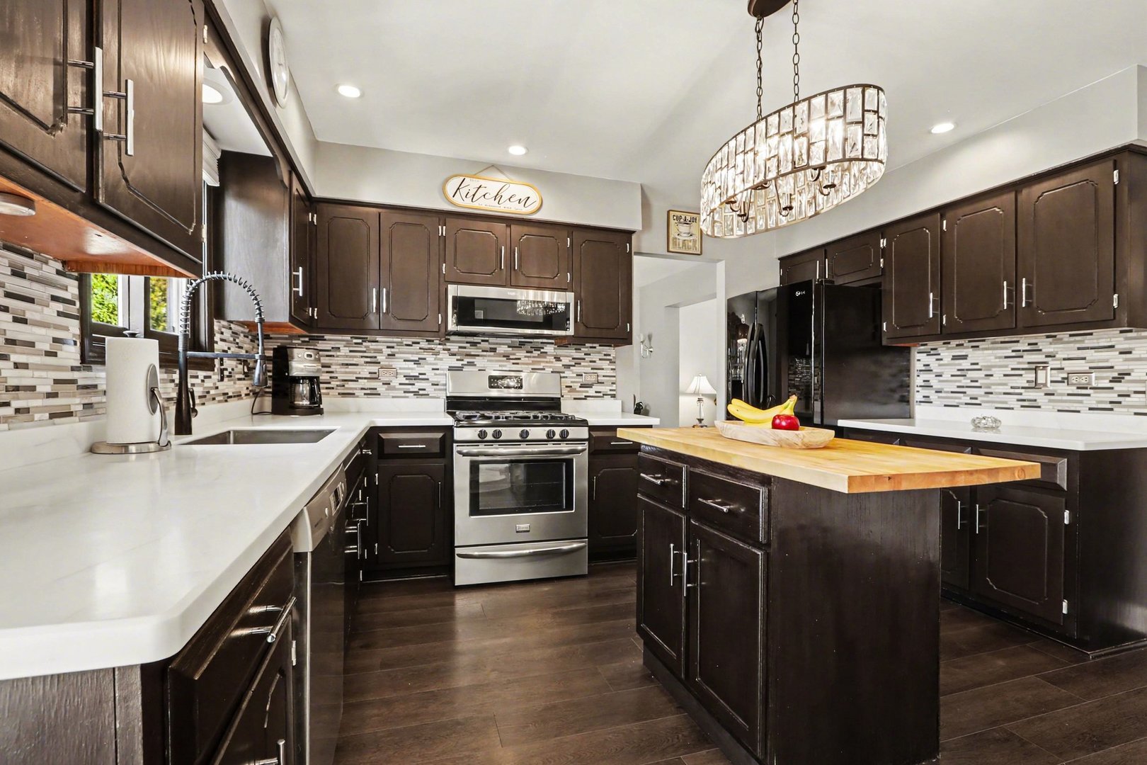 237 Homewood Drive, Bolingbrook, IL 60440