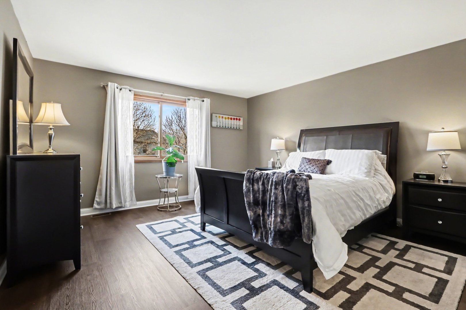 237 Homewood Drive, Bolingbrook, IL 60440