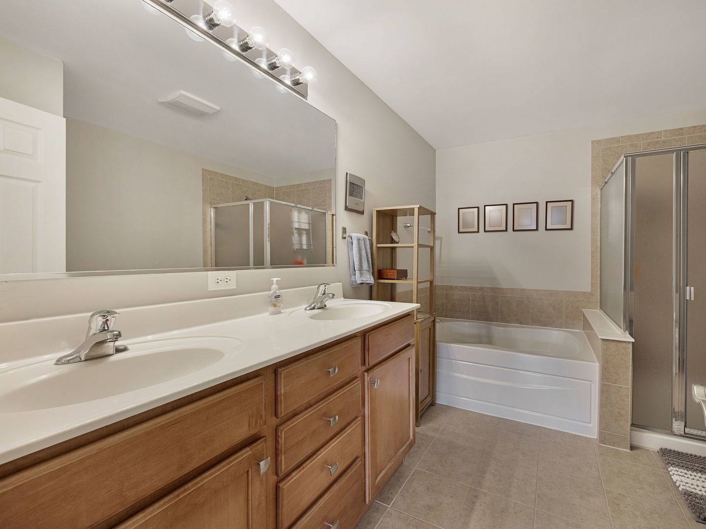 27W711 N Meadowview Drive, Winfield, IL 60190