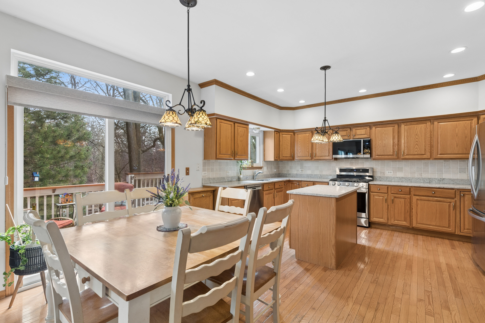 411 Oak Grove Circle, Wauconda, IL 60084