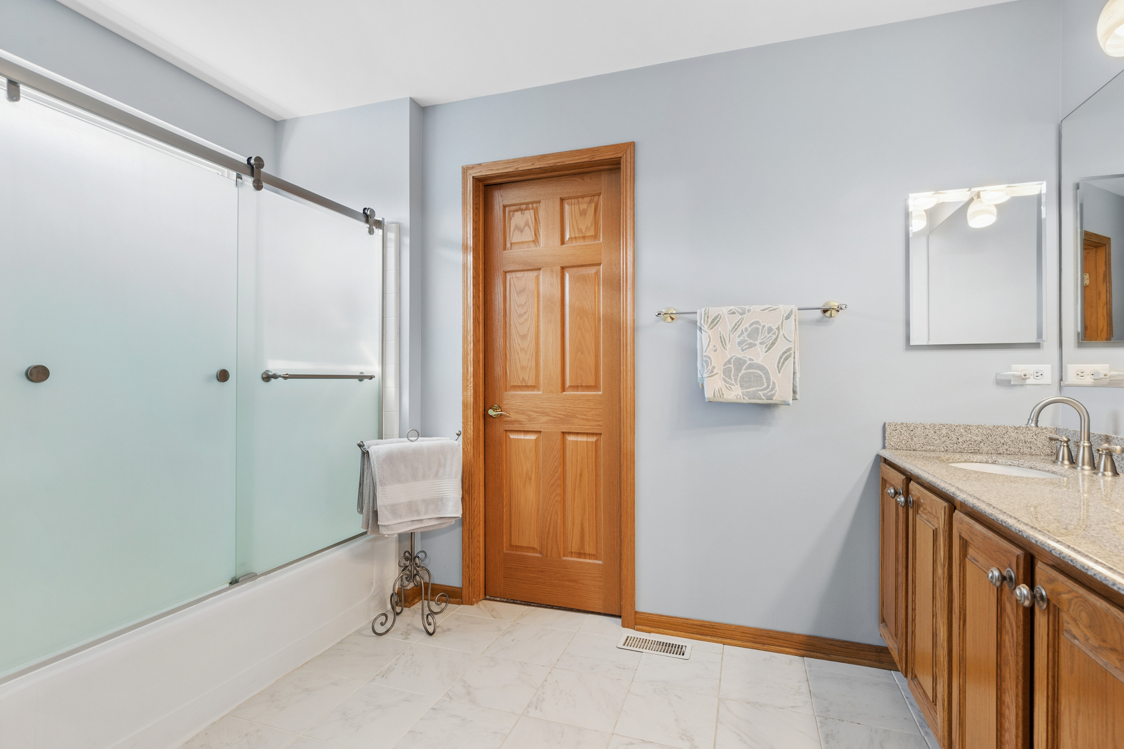 411 Oak Grove Circle, Wauconda, IL 60084