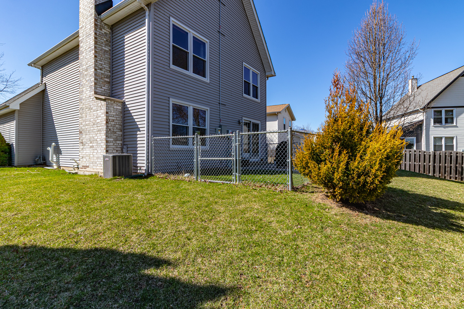 1577 Pinetree Drive, Gurnee, IL 60031