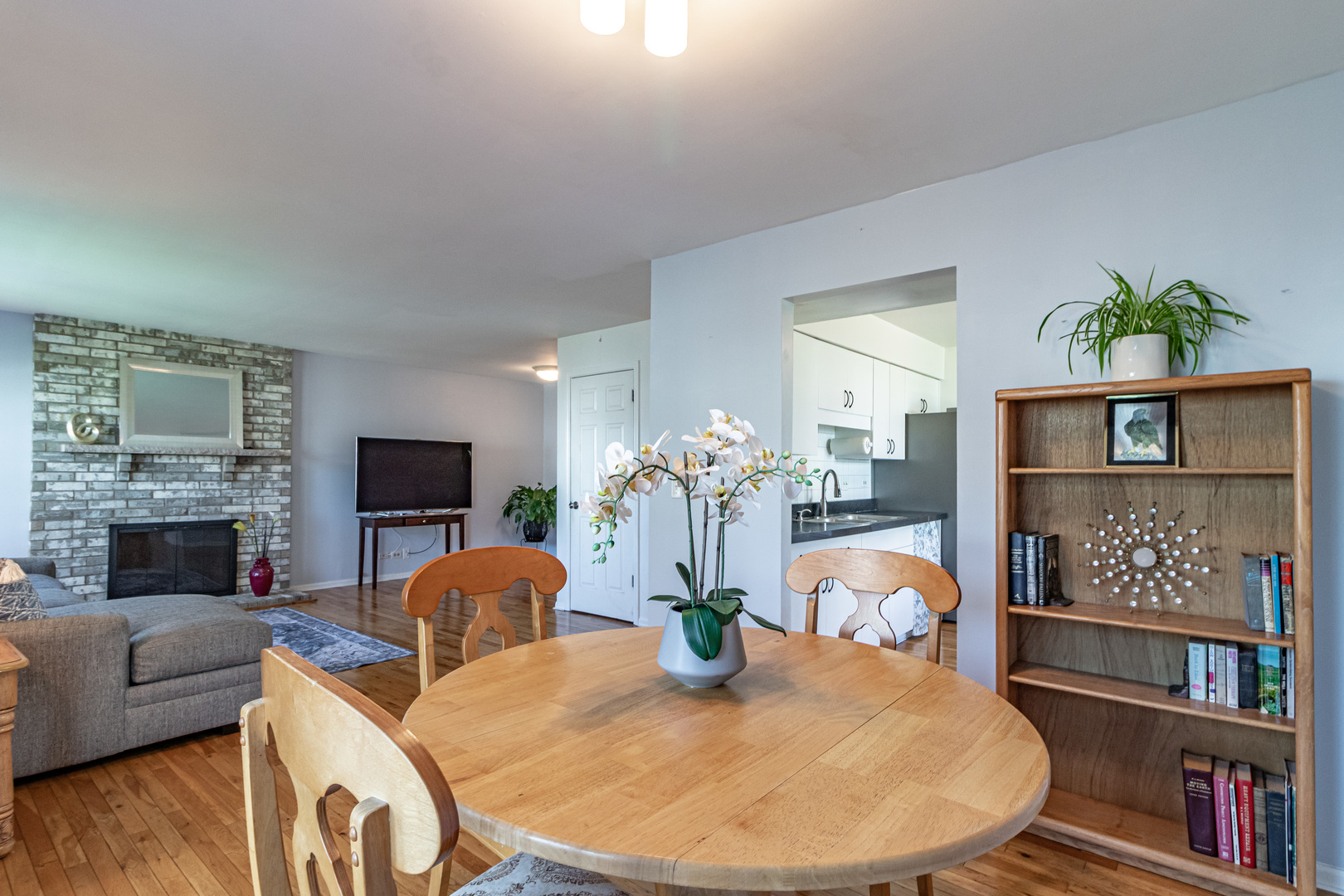 1577 Pinetree Drive, Gurnee, IL 60031