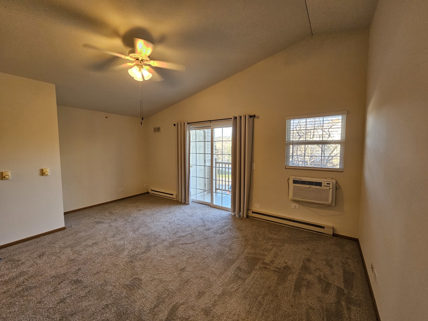 1435 Spring Brook Court #2B, Round Lake Beach, IL 60073