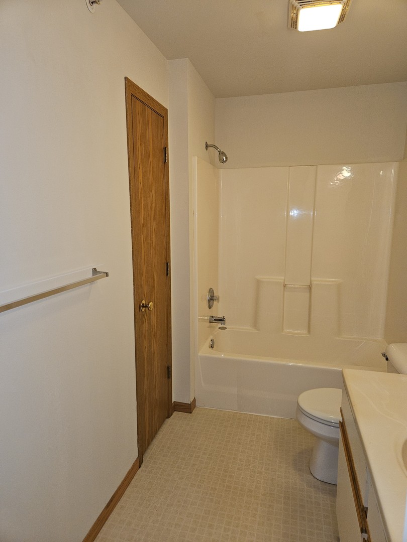 1435 Spring Brook Court #2B, Round Lake Beach, IL 60073