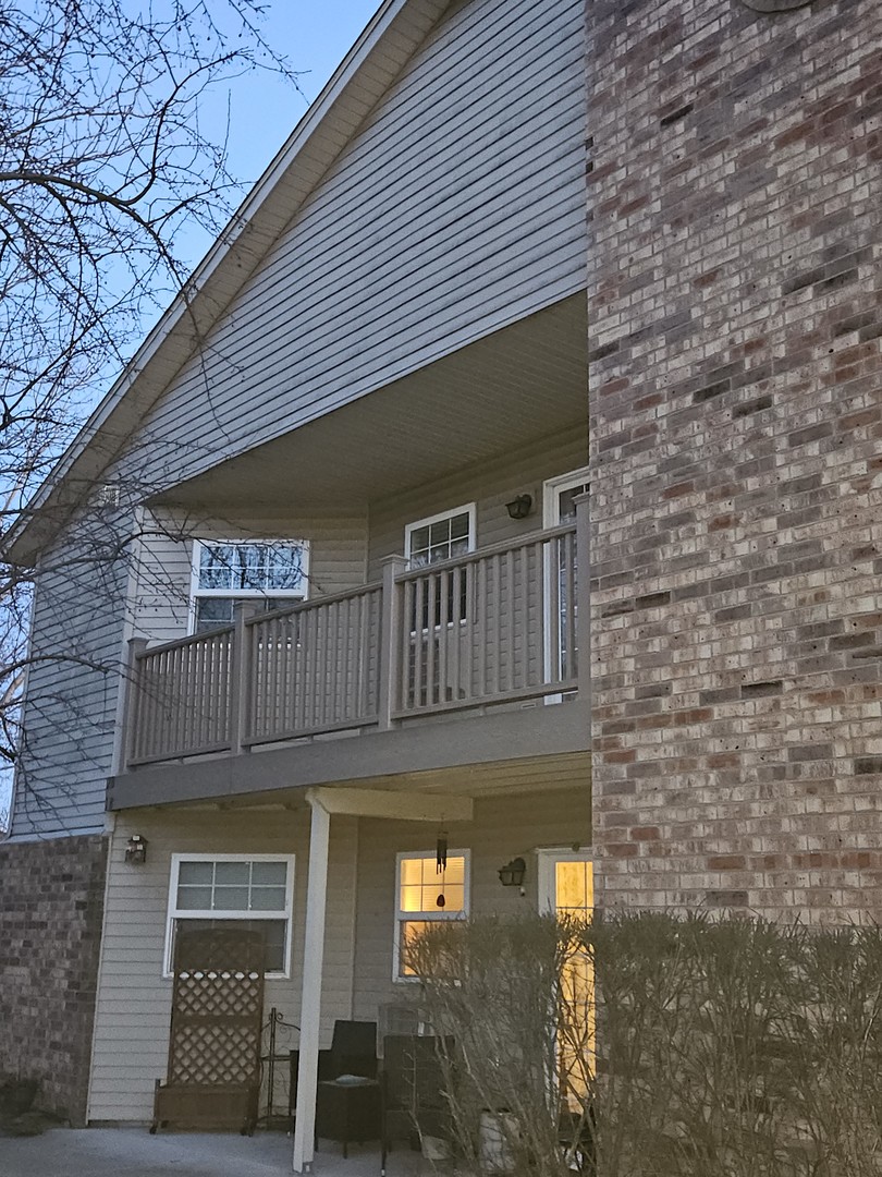 1435 Spring Brook Court #2B, Round Lake Beach, IL 60073
