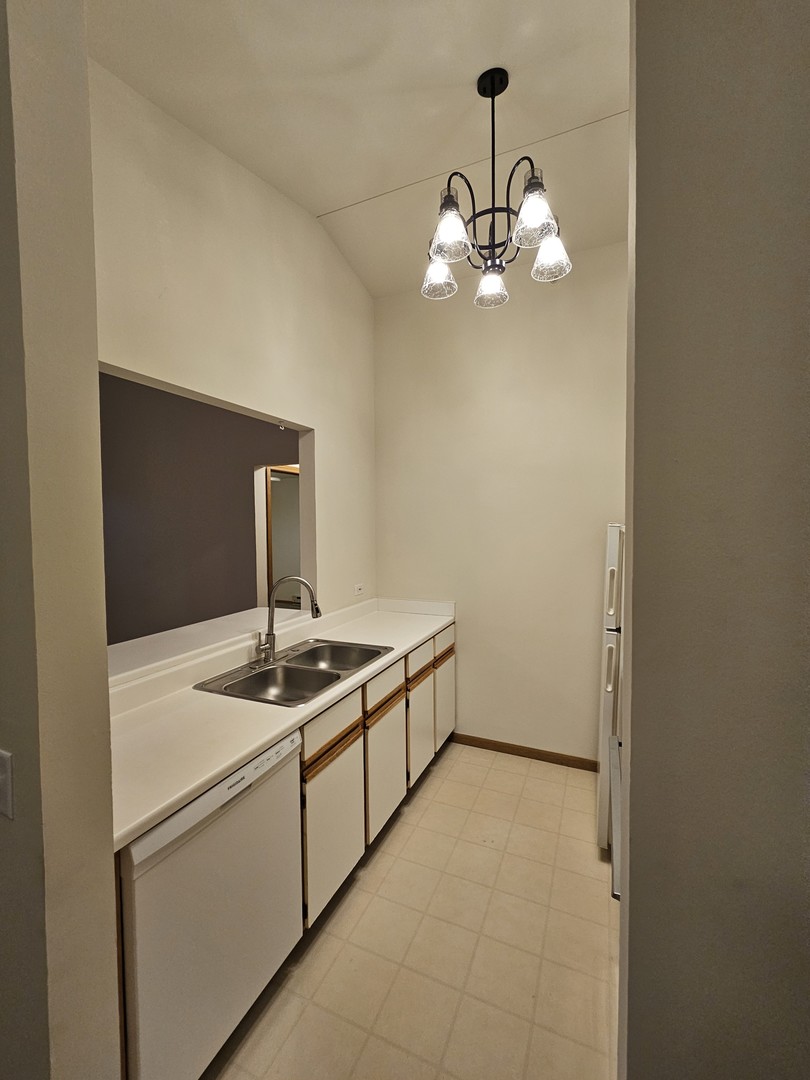 1435 Spring Brook Court #2B, Round Lake Beach, IL 60073