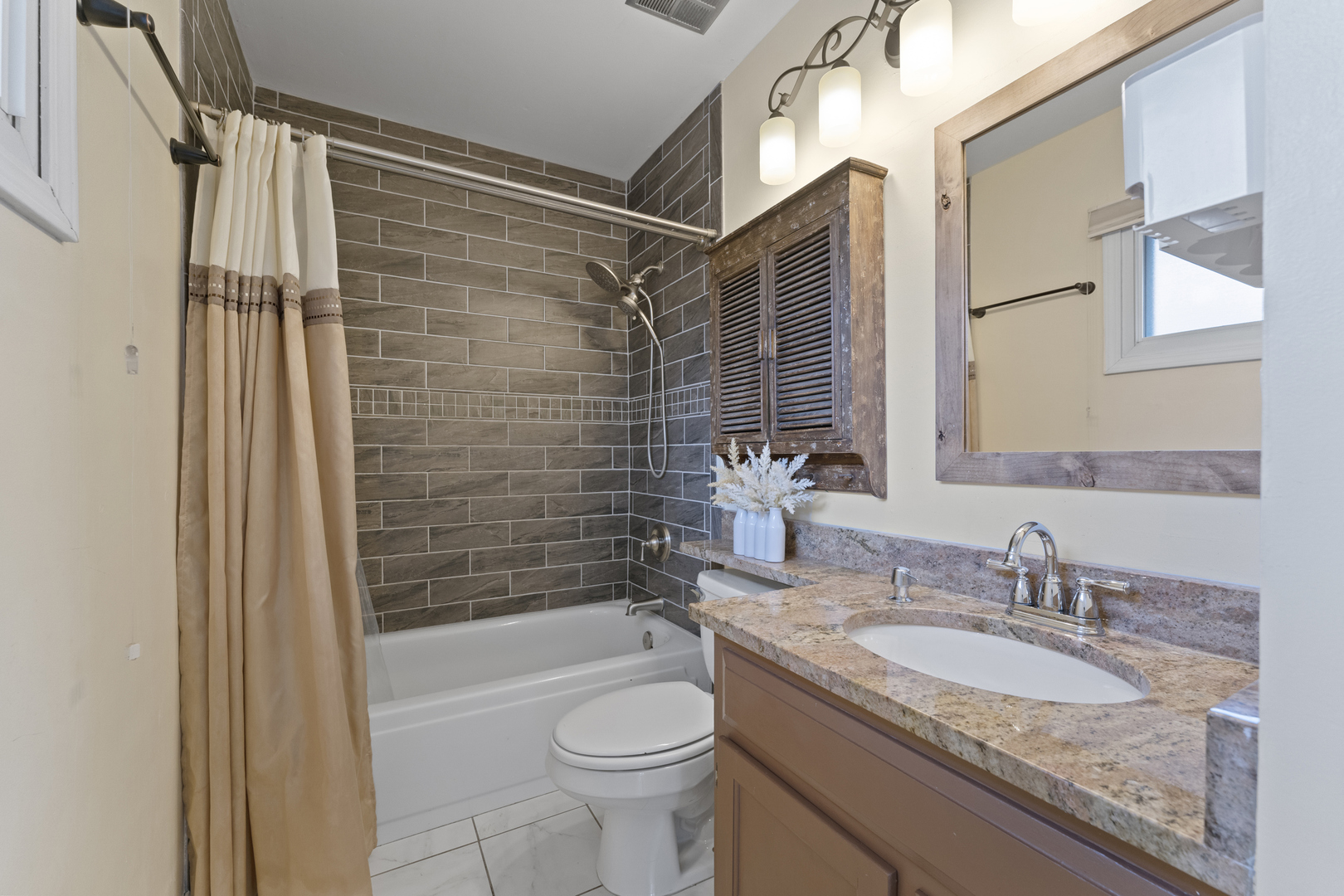 309 Plymouth Lane, Bloomingdale, IL 60108