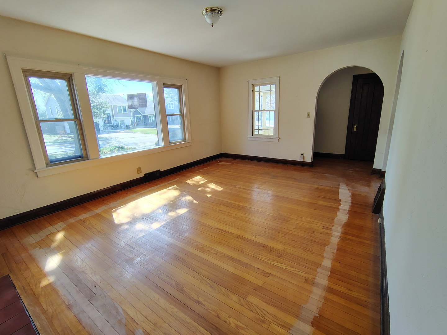 Libertyville, IL 60048