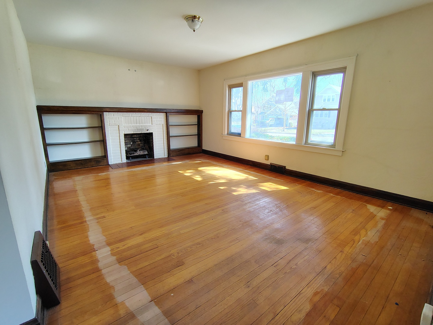 Libertyville, IL 60048