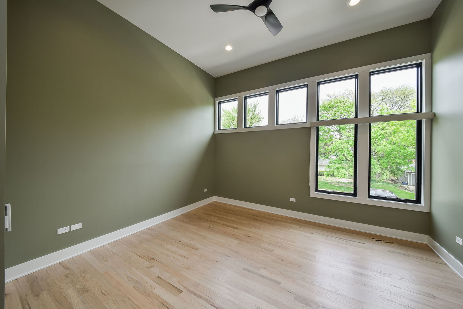 611 S Loomis Street, Naperville, IL 60540