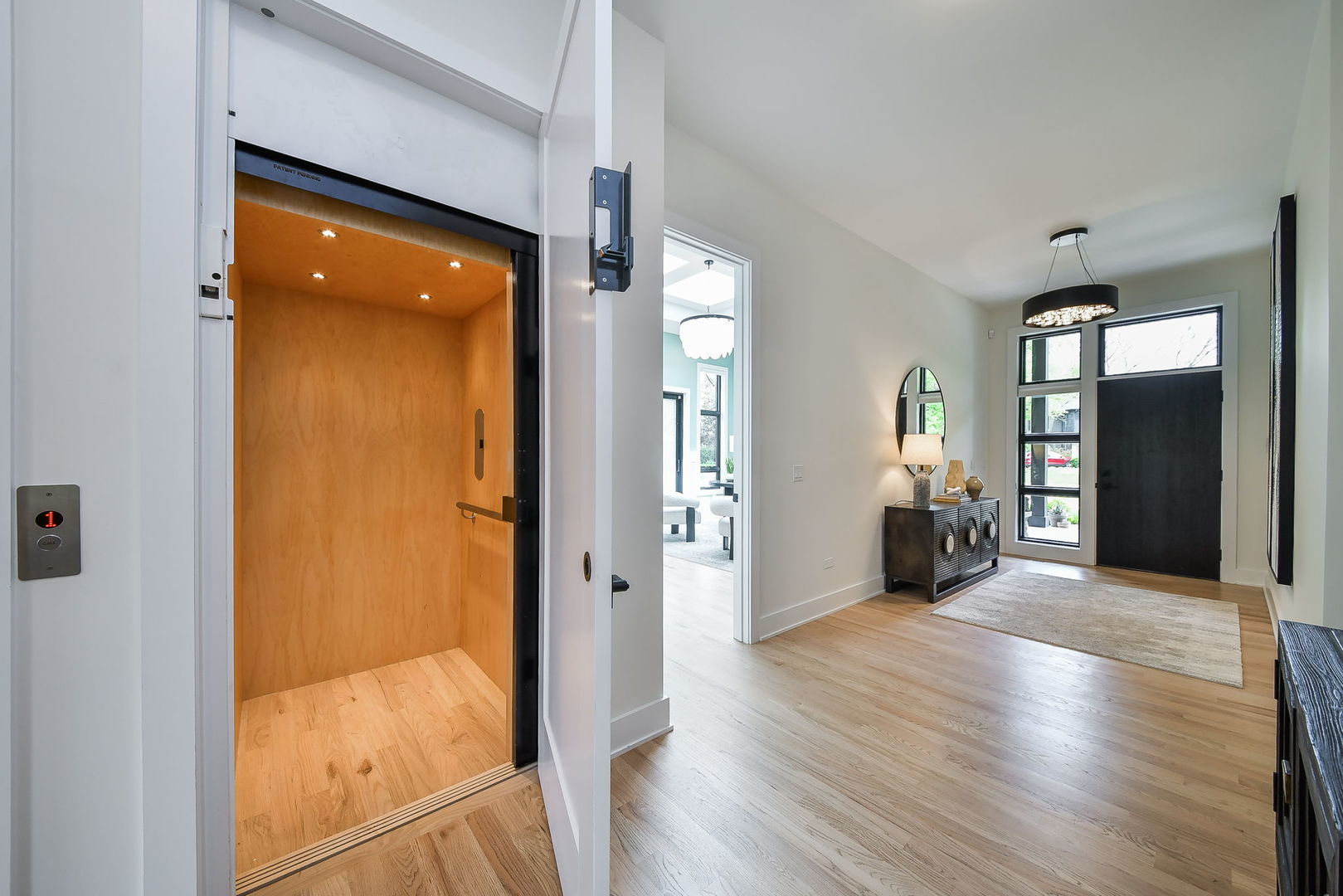 611 S Loomis Street, Naperville, IL 60540