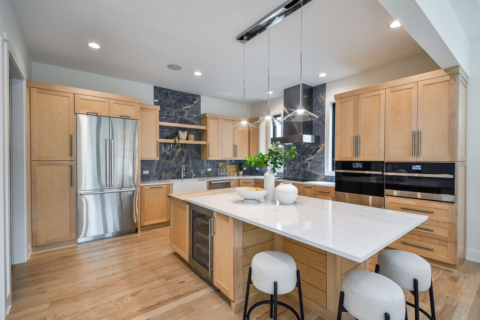 611 S Loomis Street, Naperville, IL 60540