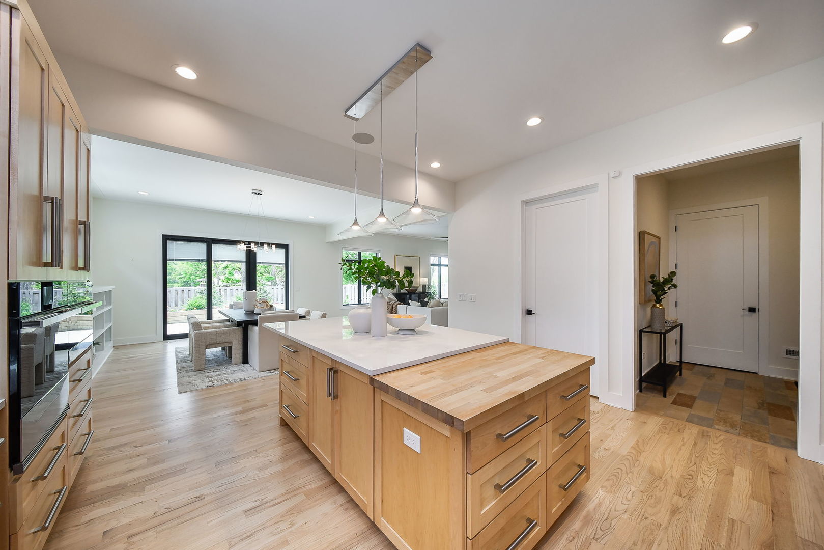 611 S Loomis Street, Naperville, IL 60540