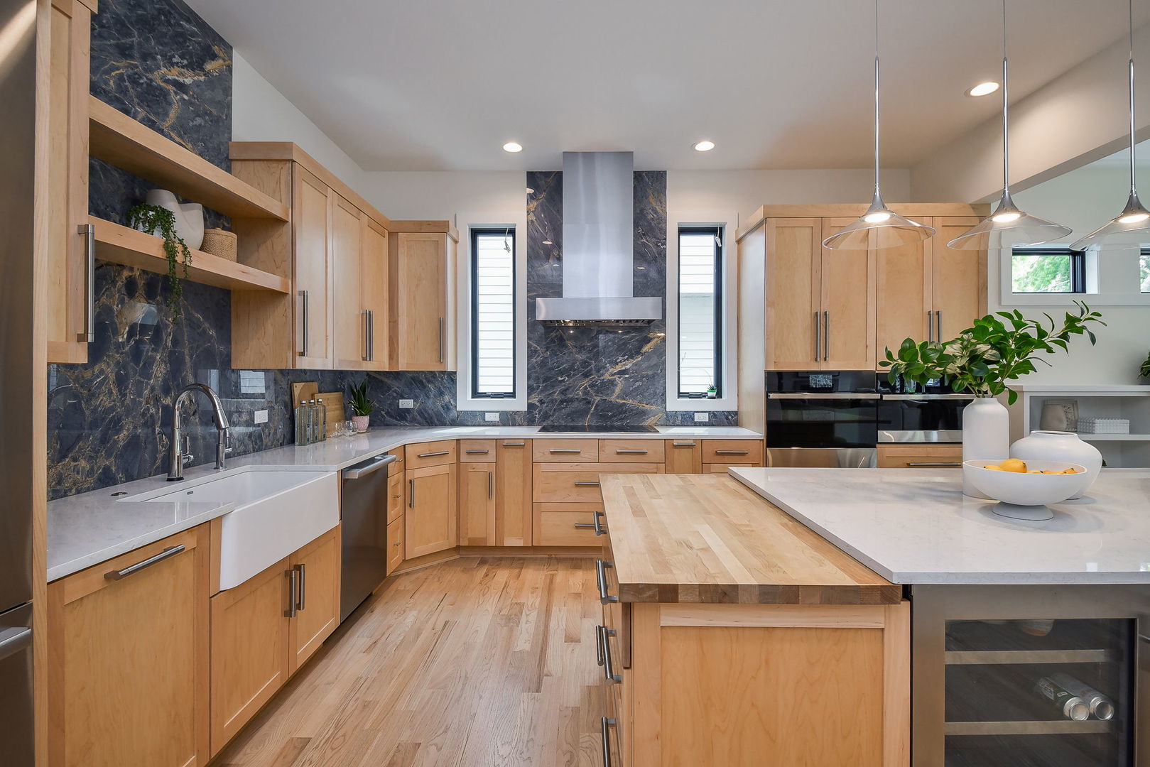 611 S Loomis Street, Naperville, IL 60540